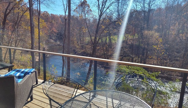 Top Rated River Cabin in the Heart of Nelson County. Close to all attractions!