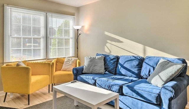 Townhouse next to Light Rail!
