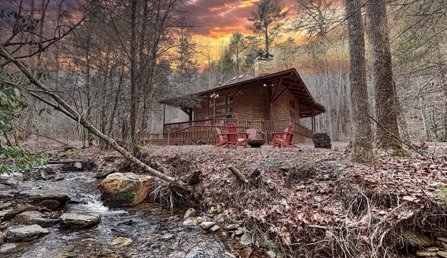 Tranquil creekside modern mountain cabin. Hike, fish, tube or just relax!