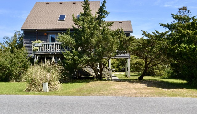 Tranquility Cottage - A few houses from the ocean or sound . {Waves, N.C.}