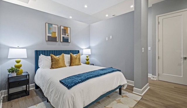Trendy 1BR w/10ft Ceilings+FREE Parking+ Pets OK