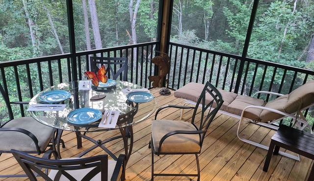 Trout Stream Mountain Retreat: Easily Sleeps 10 w/Game Room & Hot Tub