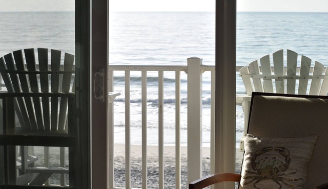 "Truly Charming" Recently Renovated Oceanfront Beach Condo
