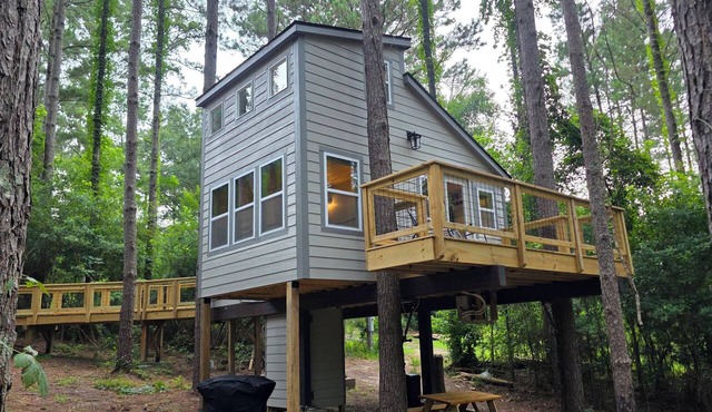 Truly Unique Treehouse - The Fox Den at Pines and Pillows Treehouses