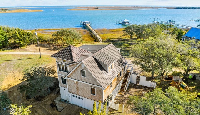 Twin Tides Intracoastal waterway cottage w/views of the ocean private dock &more