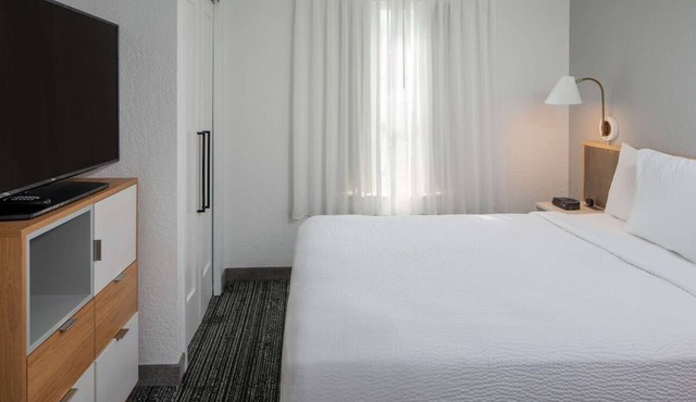 Two Comfortable 2BR Suites, Pet-friendly, Short Drive to The White House!