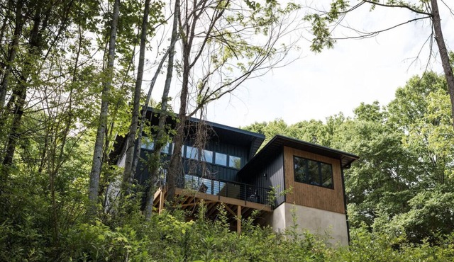 Two Modern Tiny Homes 4 miles to DT w/Hot Tub