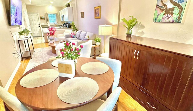 UF Campus Townhome - Full Kitchen, 2 BR, Pets OK