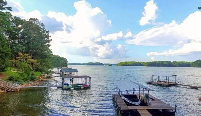 Unbeatable lake location - best marina and unique sandy shore with dock