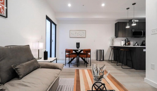 Unit 1 Stylish Studio with King Bed and Sofa Bed