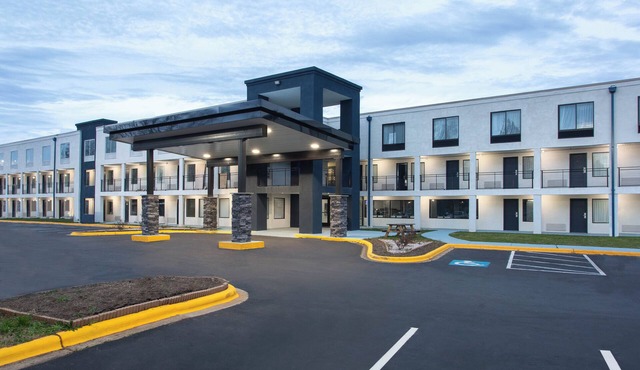 University Inn and Suites'