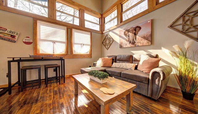 Unplug & Unwind — A Cozy Pocono Cottage at Your Doorstep