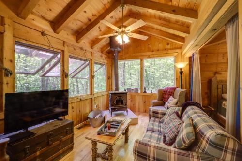 Unwind in Nature: Marion Cabin 11 Mi to Lake Lure!