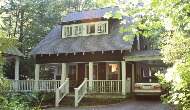 Updated Mountain Cottage Fireplace Deck, Gazebo & Sparkling Creek