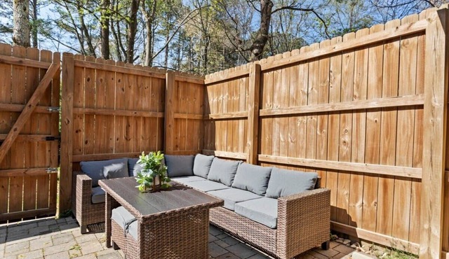 Upscale|Dog Friendly|PNC|NC State|Fenton