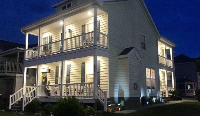 UPSCALE Ideal location 4 beach vacay! H20 views!