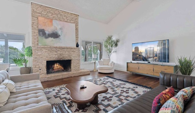 Upstay Modern Home Near Golf Course and Downtown