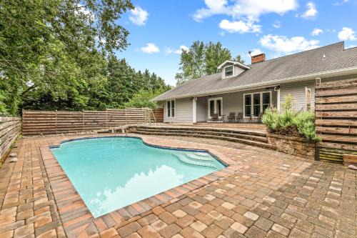 Vanishing Run Retreat with Pool
