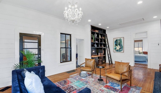 Vintage Bungalow Oasis Near SoCo
