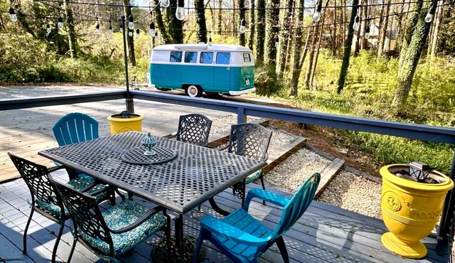 Walk to Downtown Alpharetta - Camper hangout, game room, & chef’s kitchen