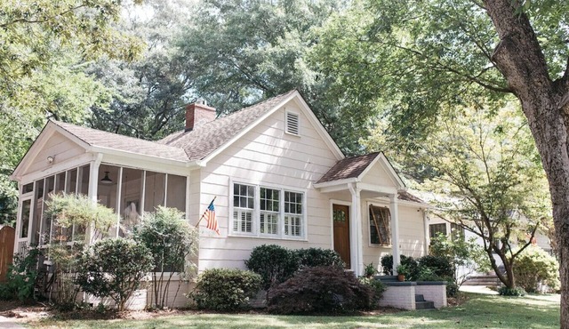 Walk to Marietta Square -The Cottage on Maple