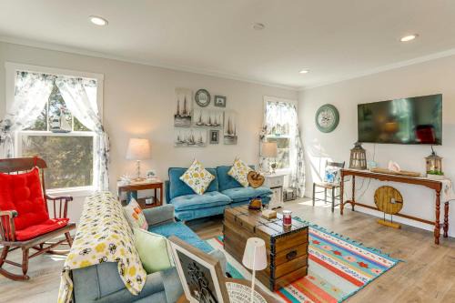 Walk to the Bay! Getaway Near Alligator River