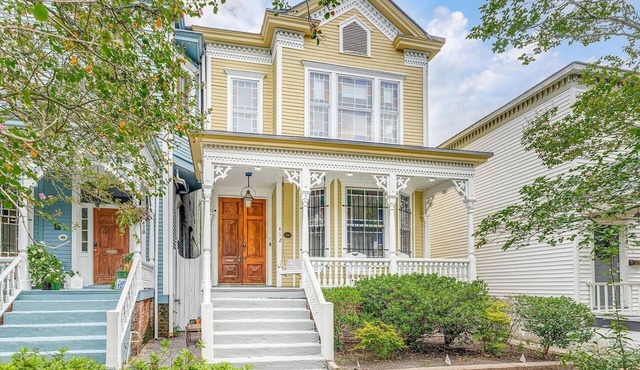Walkable, Stunning Historic Victorian/Private Heated Pool/Gated Parking
