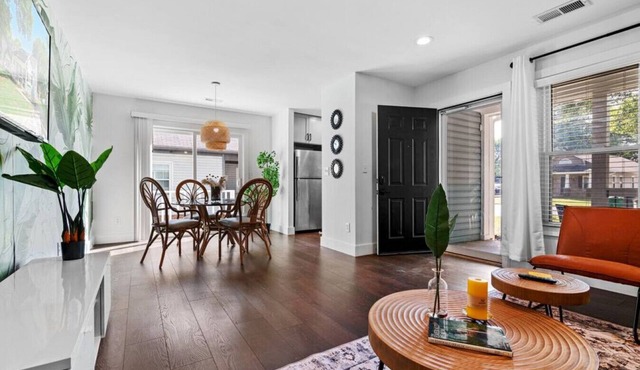Walkable Uptown Boho Retreat