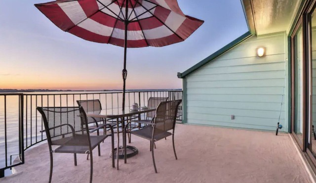 ⛱ Waterfront Balcony ☀️ Jacuzzi Suite❤️Sleeps 10❤️
