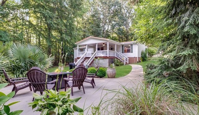 WATERFRONT, BOATHOUSE, GIANT PORCH, KAYAK, CANOE