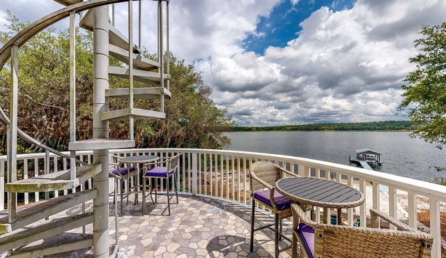 Waterfront, Hot Tub, Arcade Room, Firepit, Dogs ok
