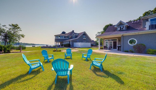 Waterfront Jackson Mansion: Patio, Grill, Dock! in Jackson