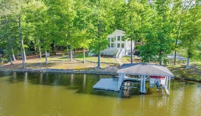Waterfront Oasis Waterfront 4-bedroom home with dock in a no-wake zone!