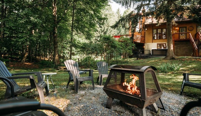 Waterfront Pocono Home HotTub, Sauna & Fishing