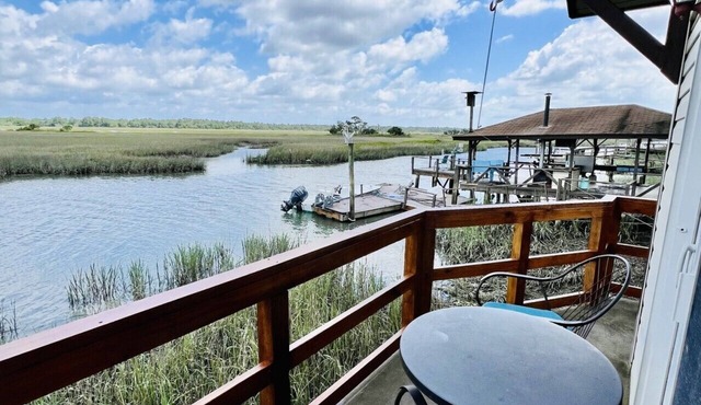 Waterfront Retreat on the Creek!
