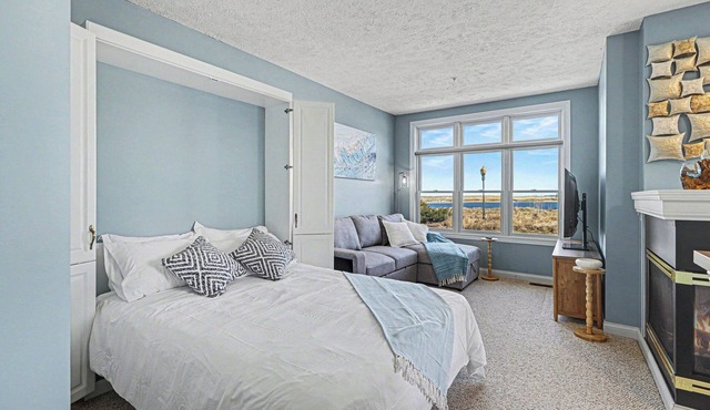 Waterview Studio at Beach, Pools