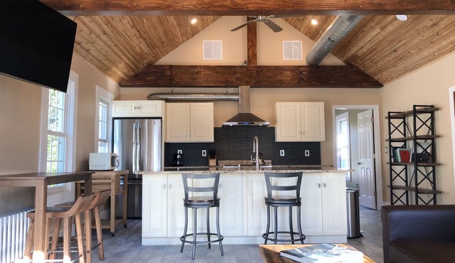 Well-appointed 1 bedroom, 1 bath in Annapolis/Eastport