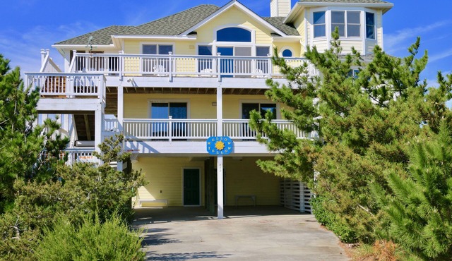 WH852- Stunning! Private Pool, Hot Tub, 4 BRs, Pool Table and Screened Porch!