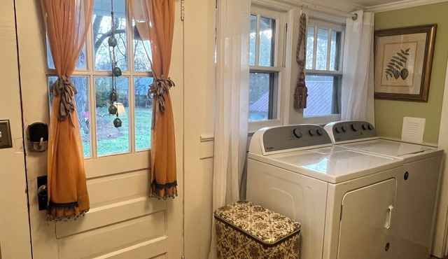 Whimsy Cottage Close to Everything in Pittsboro