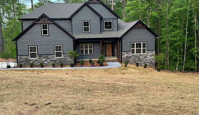 Whispering Winds | Brand New Lakefront 6BR on Lake Norman | Sleeps 15 | Free Pedal Boat