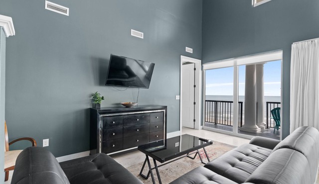 Willow Suite - 8 BR Oceanfront Penthouse Suite with Pool 503