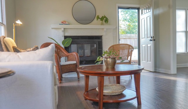Wonderful, clean, cute 3-bedroom townhome in the heart of Greenville