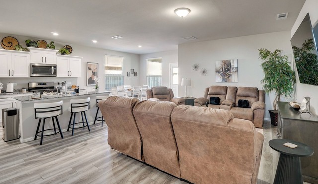 Work, Explore & Unwind: Lovely Permian Basin Home