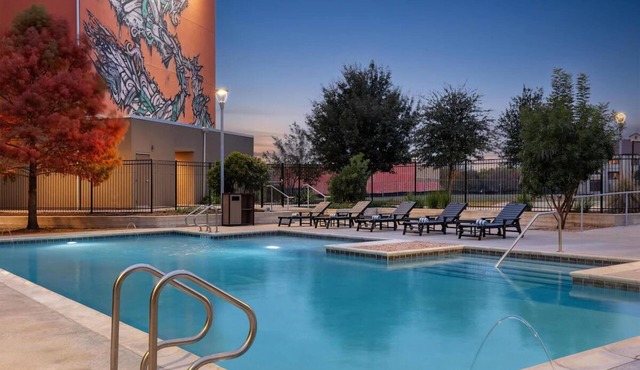 Your Ultimate Resort Destination: Free Parking, Breakfast & Onsite Pool Access