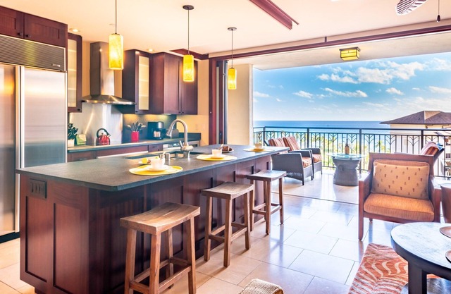 2 Bed, 2 Bath Ocean and Pool View Penthouse (O1001)
