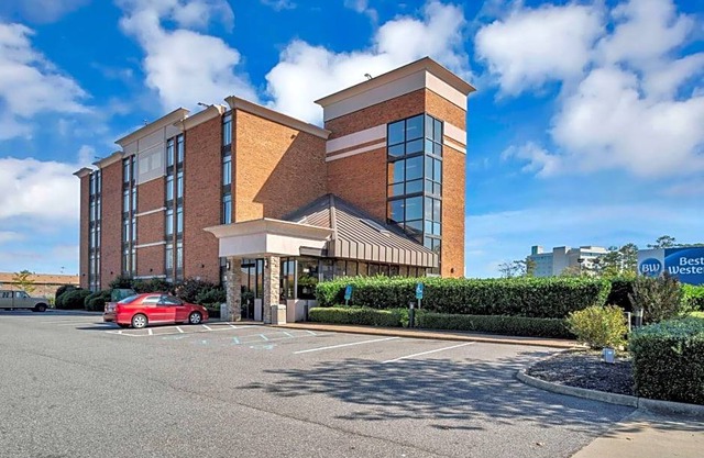 2-Star Hotel ∙ Best Western Hampton Coliseum Inn