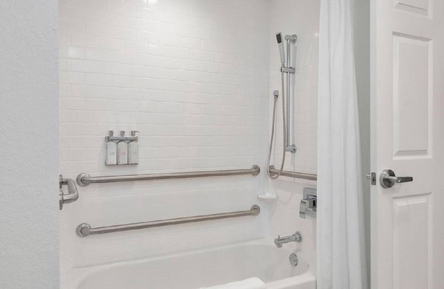 Accessible King-Bed Room w/Balcony, High-Speed Internet, & Neal Preserve Views