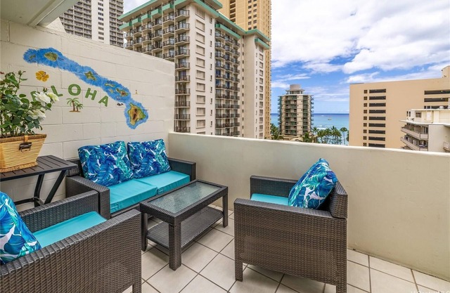 ALOHA-WAIKIKI BEAUTIFUL OCEAN PENTHOUSE 1BR