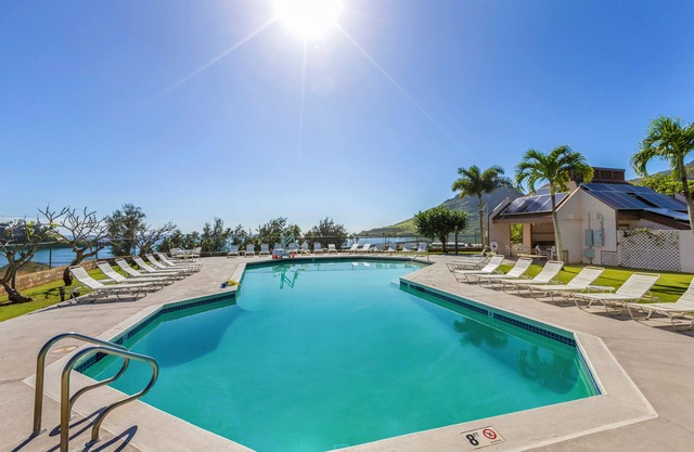 Banyan Harbor Resort #C33, Walk to Beach, Wifi, AC, Pool, Parking, Laundry