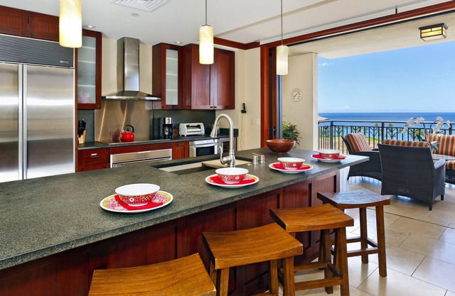 Beach Villa Penthouse 2 Bed, 2 Bath Oceanview (O-1004)